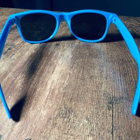 Unbranded Women's Turquoise Blue Wayfarer Style Sunglasses - Picture 6 of 7